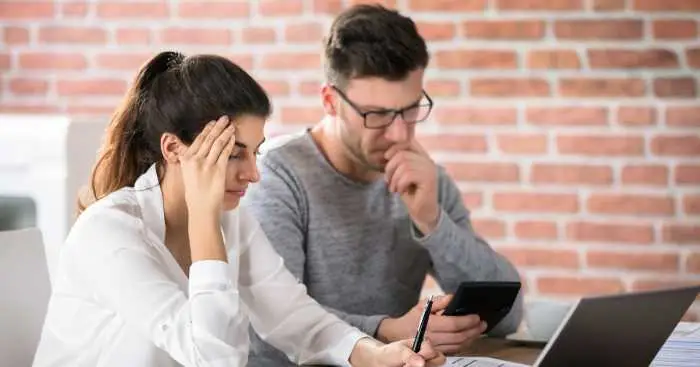 Couple figuring out their wedding budget