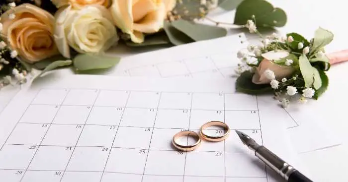 Calendar with rings on wedding date